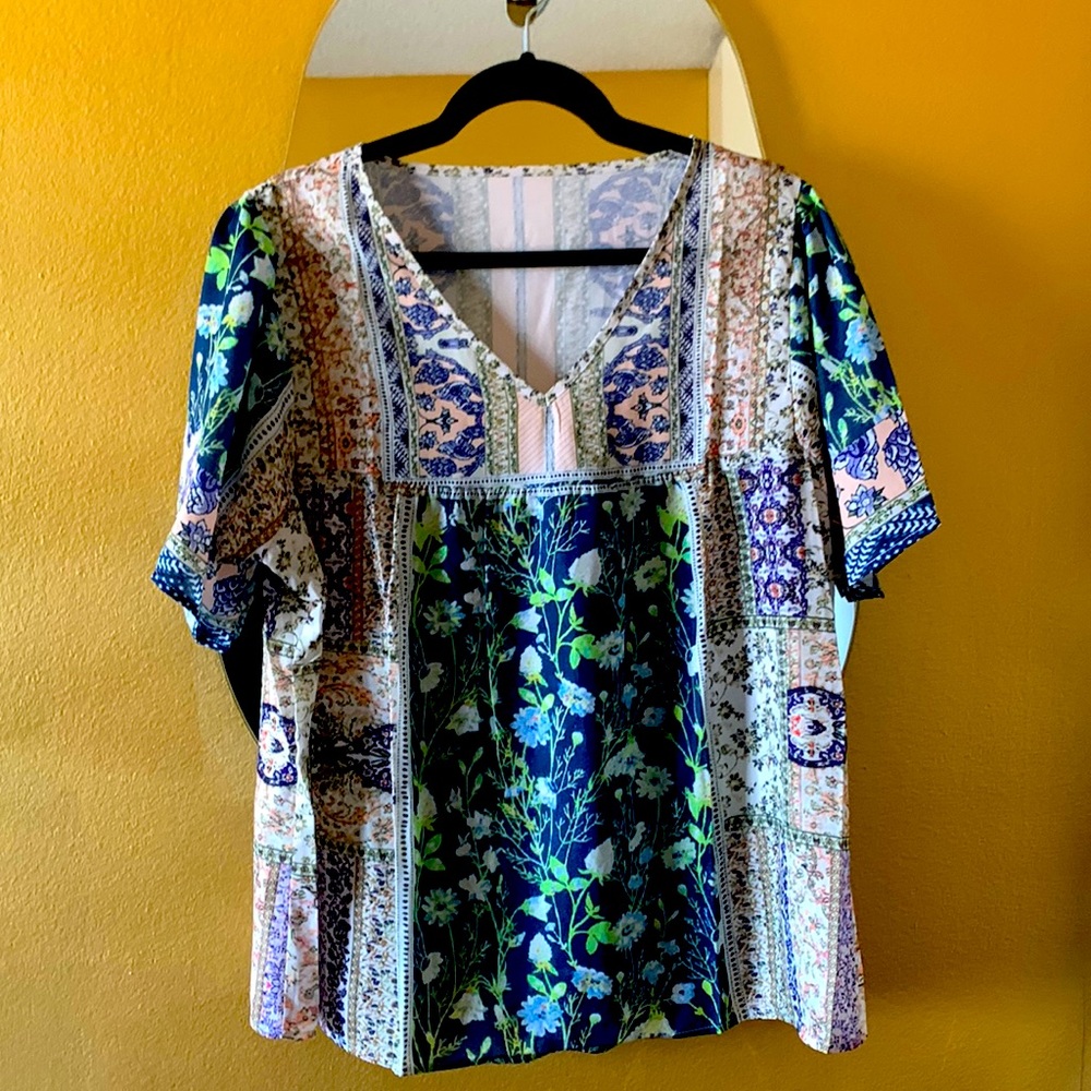 Bohemian style short sleeve shirt.